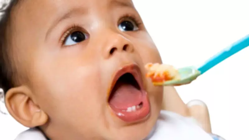 Baby-Led Weaning vs Spoon-Feeding: Finding the Middle Ground