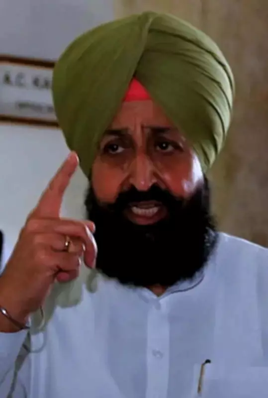 Bajwa Accuses AAP of Destroying Democratic Safeguards in Punjab Assembly