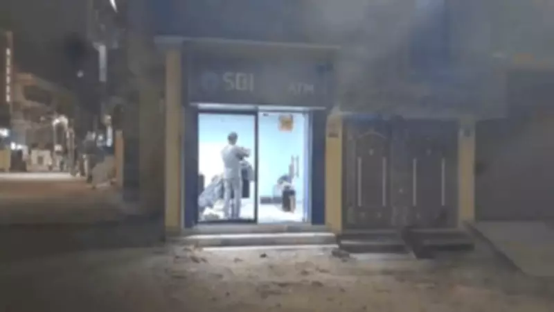 Barber Runs Salon Inside Old SBI ATM Booth in Bihar's Danapur