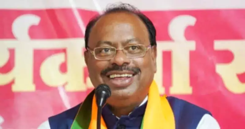 Bawankule Challenges Patole to Name Ministers Linked to Astrologer