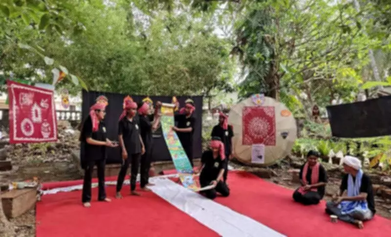 Bengali Folk Art Showcases at Mangaluru's Kodialguthu Centre