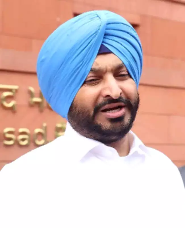 Bittu warns officials against rigging in Bathinda municipal polls, threatens to report to Home Ministry