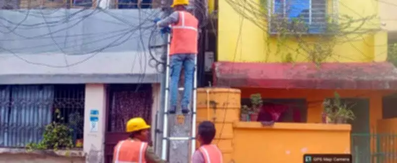 BMC Launches Drive to Remove Dangling Wires and Illegal Hoardings in Bhubaneswar