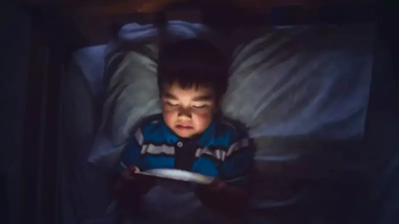 British Doctors Compare Social Media Harm to Smoking for Children
