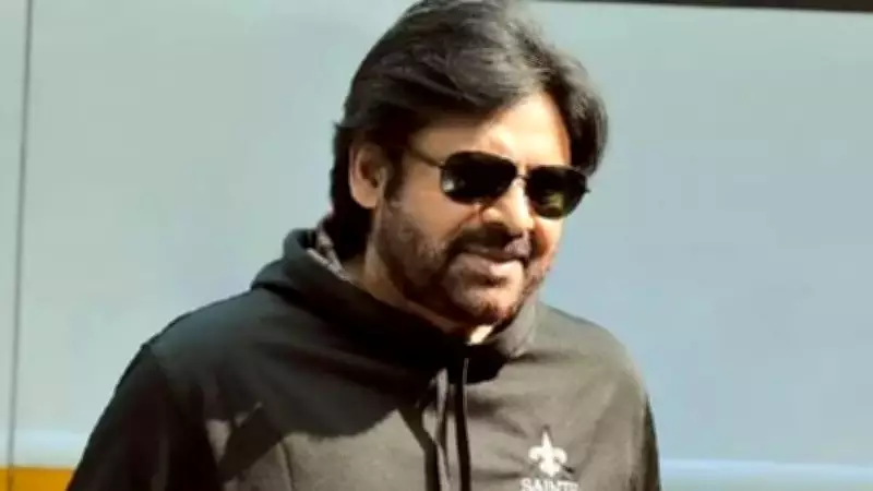 Chandrababu Naidu visits Pawan Kalyan after surgery, discusses health