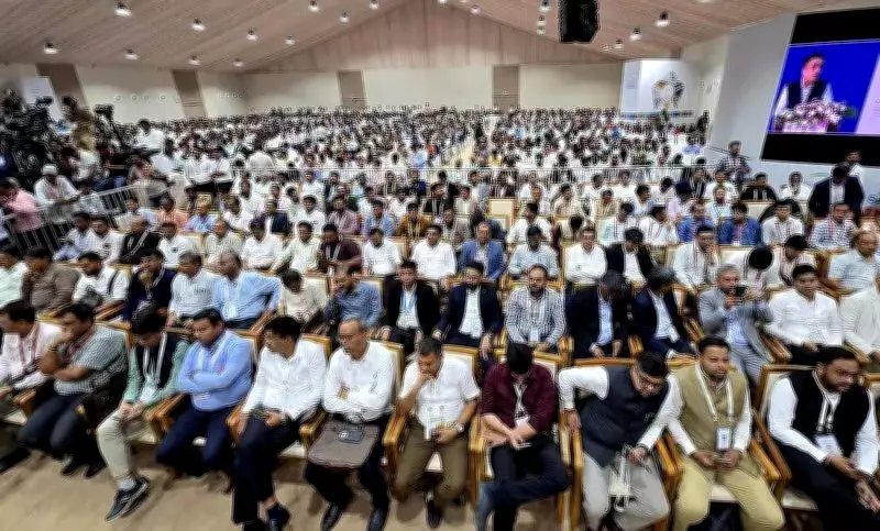 CM Bhupendra Patel Announces 8 Smart GIDC Estates in South Gujarat at VGRC