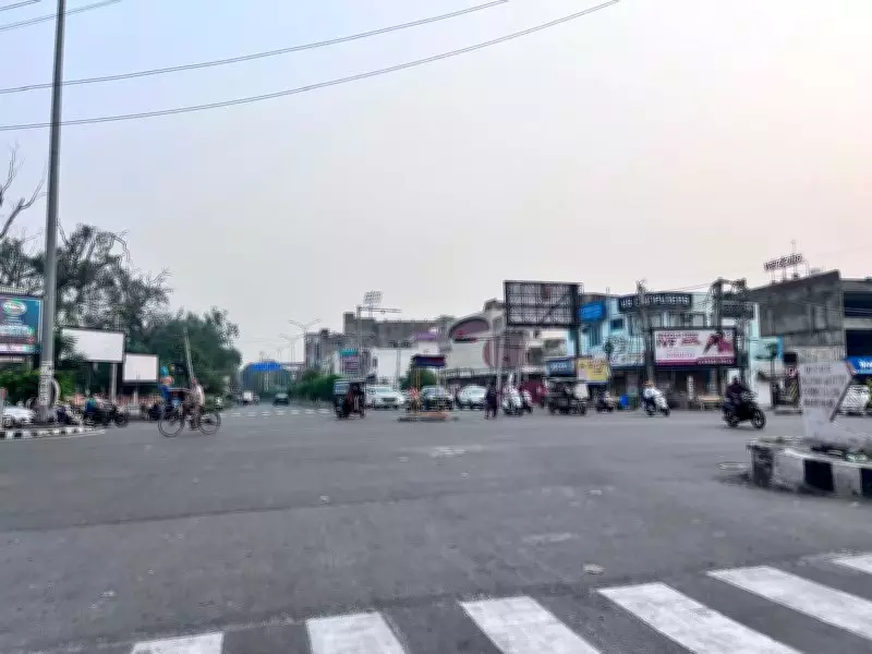 Commuters Demand Shorter Signal Wait at Light Points During Amritsar Heatwave