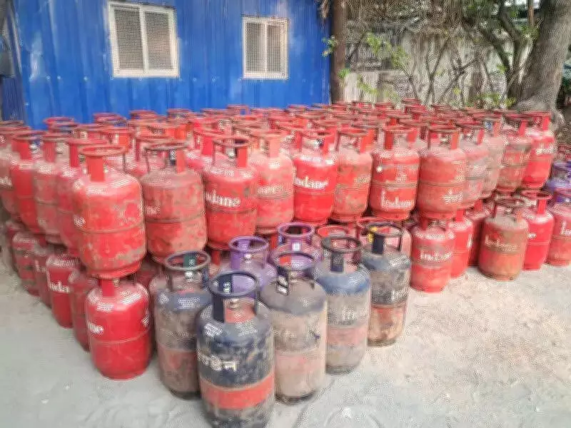 Dosa, Poori Prices to Rise as LPG Cylinder Costs Surge in Coimbatore