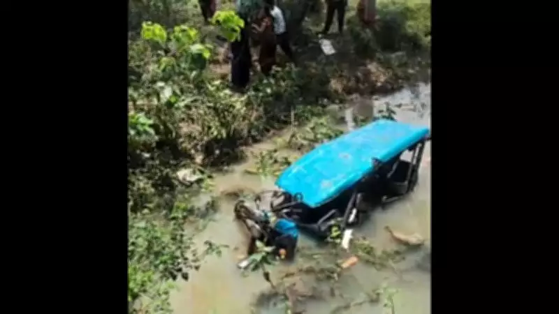 E-Rickshaw Plunges into River in Hazaribag, Eight Injured