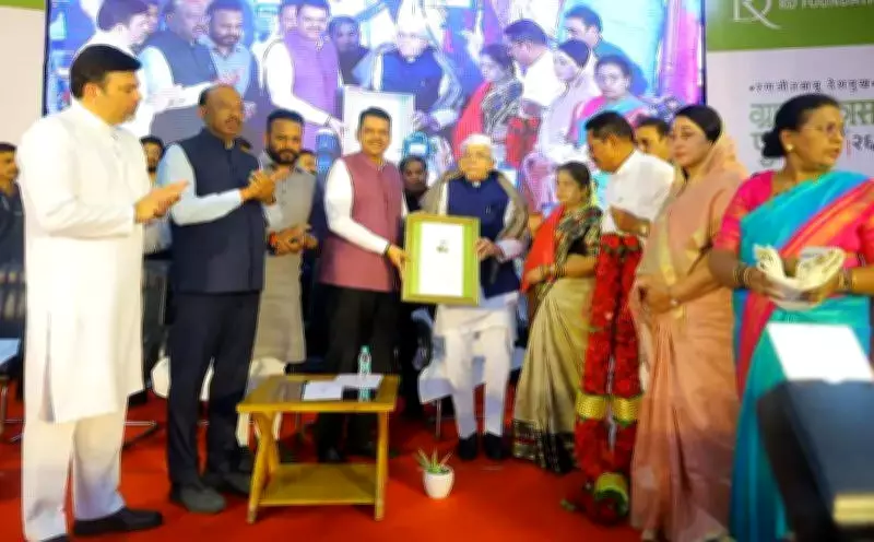 Fadnavis Hails Ranjeet Deshmukh as Fearless Leader, Lauds AI Farm Platform