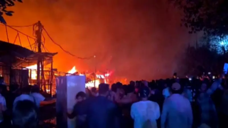 Fire Breaks Out in Delhi Market, Locals Pelt Stones at Fire Tenders Over Delayed Response
