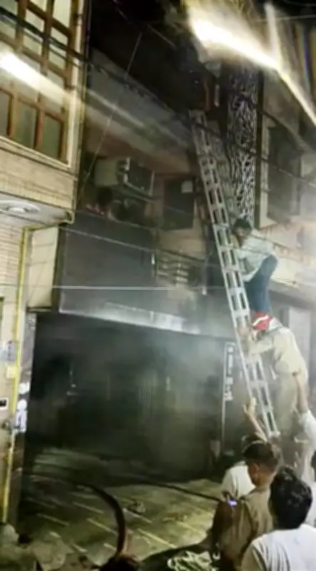 Fire Breaks Out in East Delhi Building, 9 Rescued by Firemen