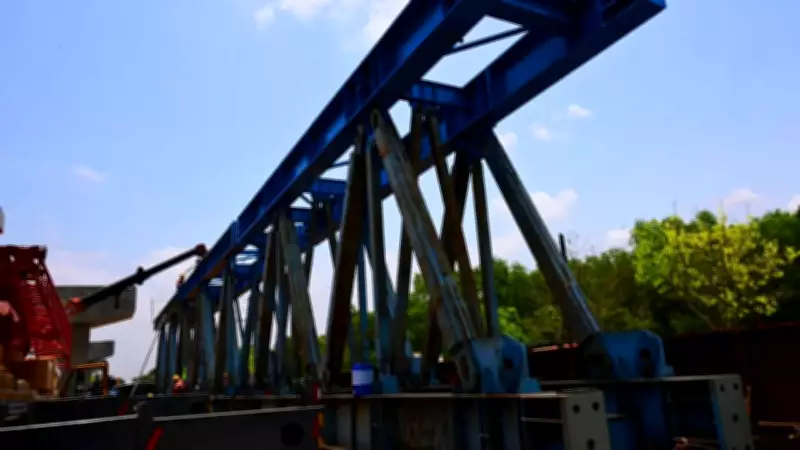 First massive girder installed on Mumbai freeway's Chedda–Anand Nagar stretch