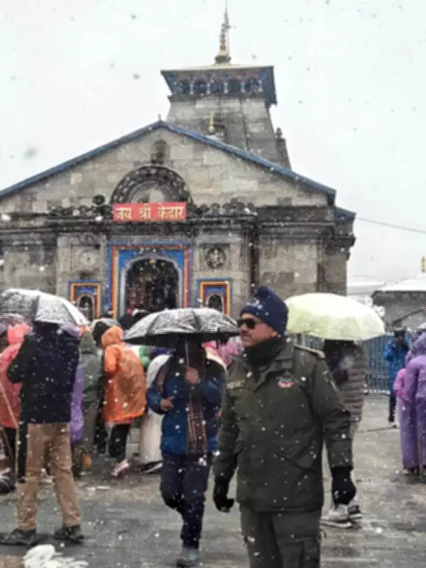 Fresh Snowfall Hits Kedarnath Dham, Yatra Continues Under Vigilant Watch