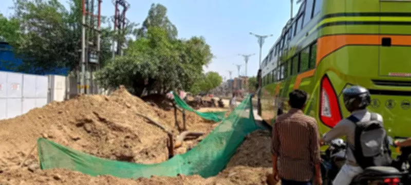 Ghaziabad Commissioner Warns Contractors Over Slow Road Work Progress