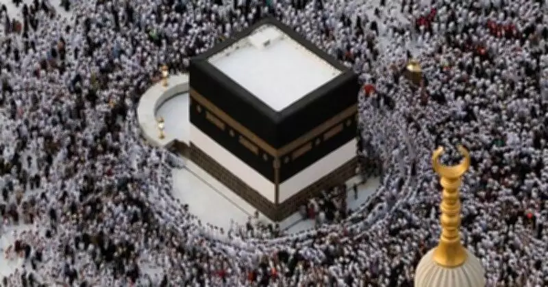 Global Photos: Heatwave, Nature, Military Exercise, and Festivities