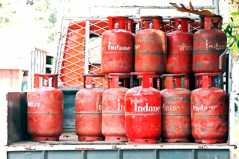 Govt Orders Oil Firms to Build 30-Day LPG Reserves Amid West Asia Crisis