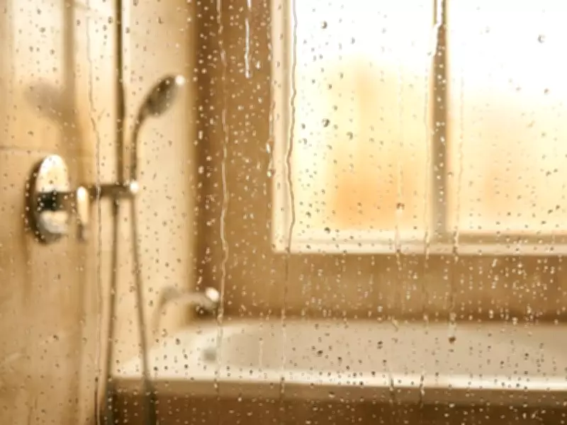 Hotel Shower Glass Secret Revealed: Melamine Foam Works Better Than Chemicals
