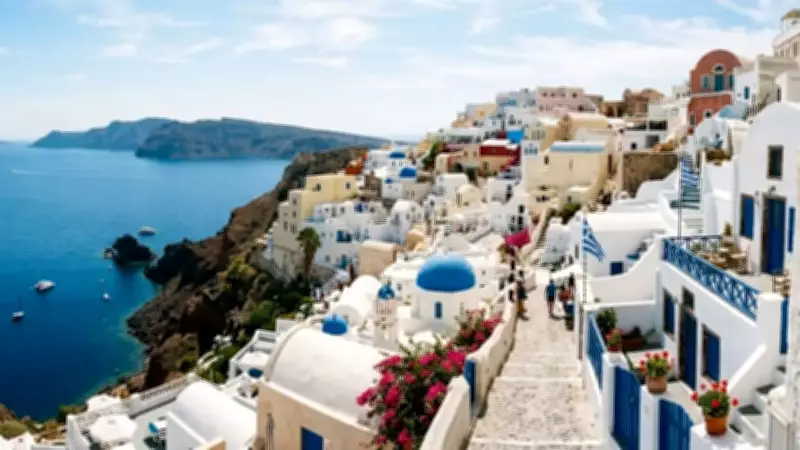 How Greece's Blue and White Houses Originated From a Cholera Outbreak