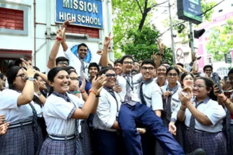ICSE Results 2023: Kolkata Students Shine with 99.18% Pass Rate