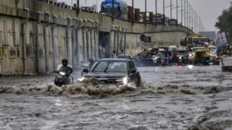 IMD Issues Red and Orange Alerts for Thunderstorms and Rain in Delhi