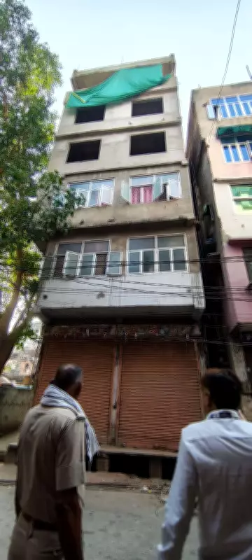 Jaipur Municipal Corporation Issues 48-Hour Demolition Notice for Tilted Building