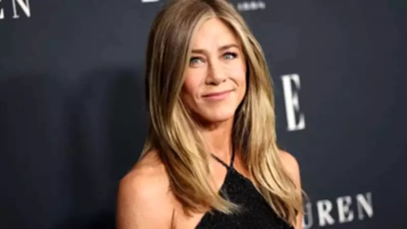 Jennifer Aniston Warns Against Bangs, Fans Still Love Her Look