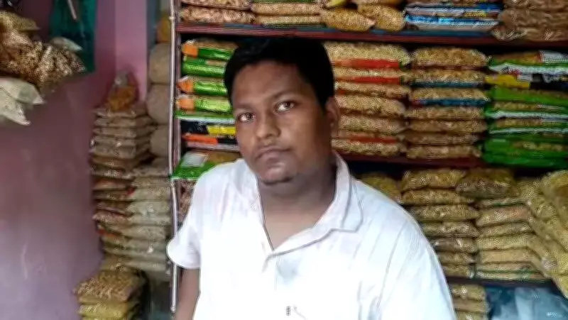 Jhargram Jhalmuri Seller Gets Death Threats from Pakistan, Bangladesh Numbers
