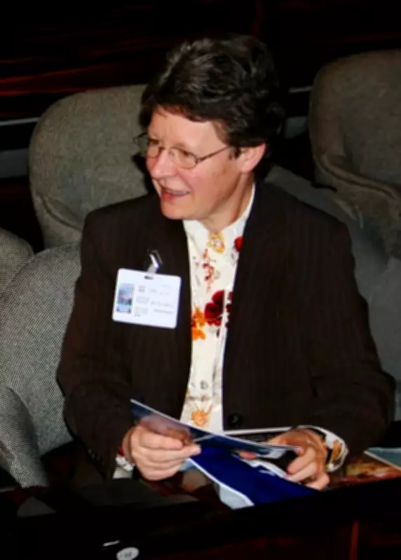 Jocelyn Bell Burnell's Pulsar Discovery: How a Student Found Cosmic Clocks