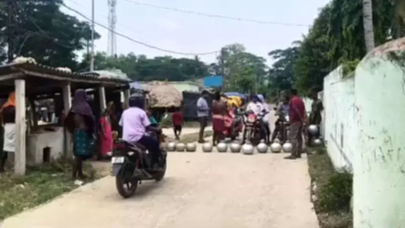 Kendrapada villagers protest with pots, demand safe drinking water