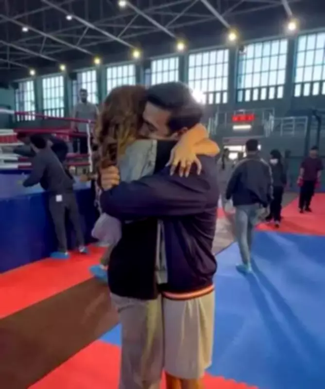 Kriti Kharbanda's Tight Hug Melts Pulkit Samrat's Heart