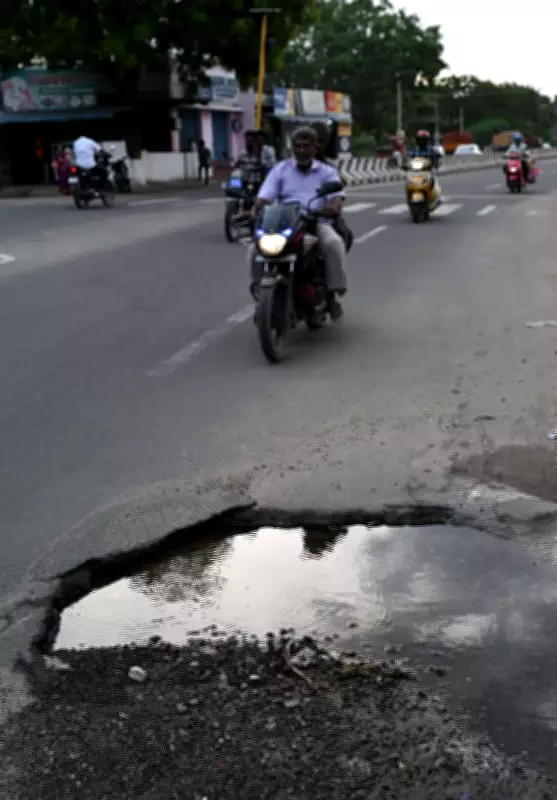 Large Potholes on Iravathanallur Main Road in Madurai Disrupt Traffic, Cause Accidents