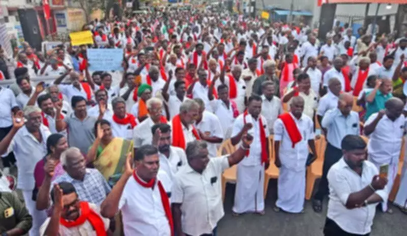 Left parties protest Karnataka's Mekedatu dam plan in Thanjavur