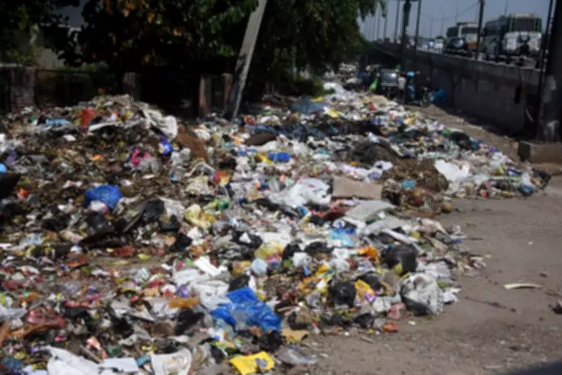 Ludhiana's Garbage-Choked Scooter Market Reeks of Civic Neglect