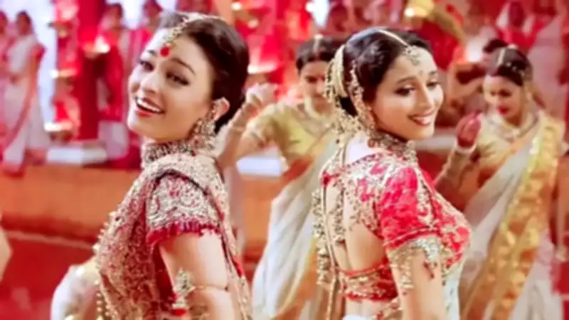 Madhuri Dixit's Pregnancy Struggles During Dola Re Dola Shoot Revealed