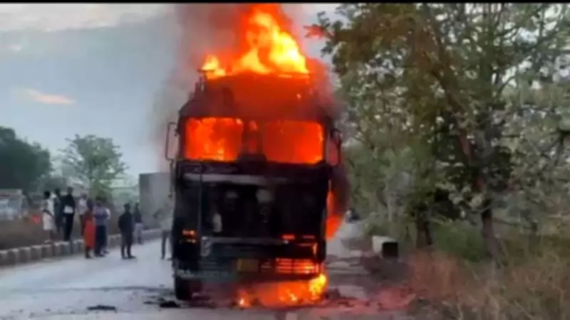 Moving truck laden with iron rods catches fire on GT road in Hazaribag