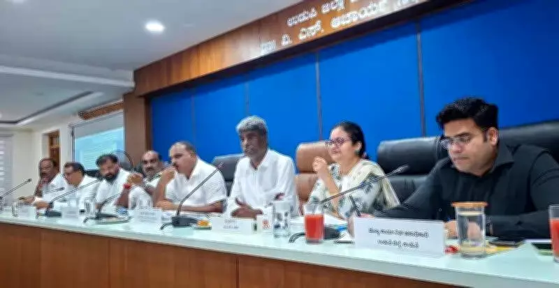 MP Poojary Directs Officials to Ensure Smooth Ayushman Scheme Implementation
