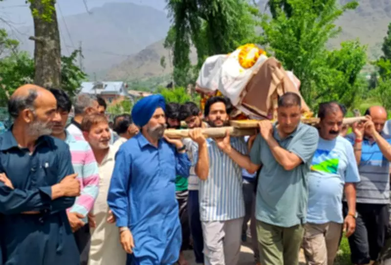 Muslims, Sikhs Perform Last Rites of Kashmiri Pandit Woman in Pulwama