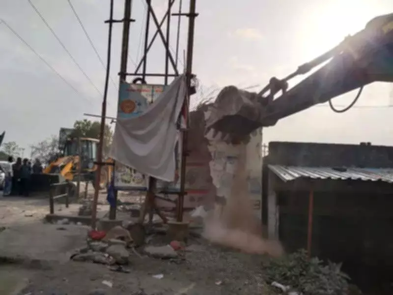 Nagpur Anti-Encroachment Drive Clears 30 Structures for Road Widening