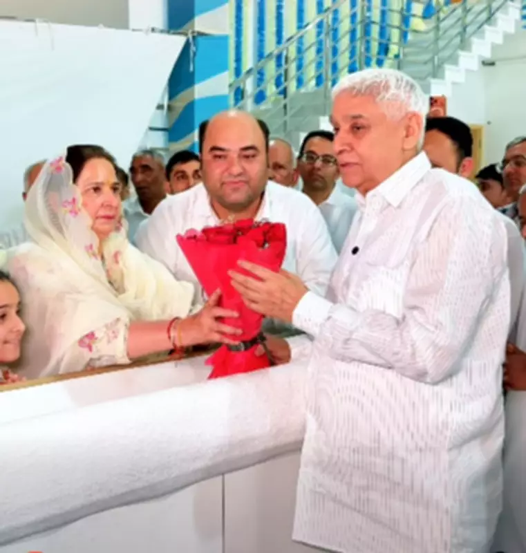 Navjot Kaur Sidhu Meets Self-Styled Godman Rampal for Blessings