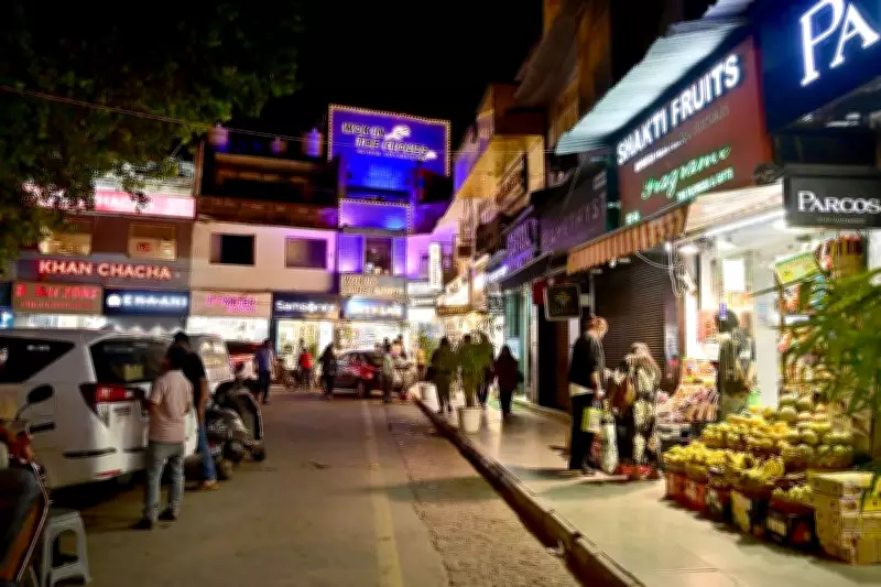 NDMC Conducts Night Cleanliness Drive at Khan Market to Improve Sanitation