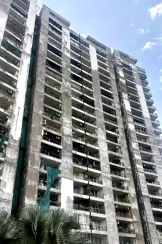 Noida housing society residents raise alarm over cracked pillars, structural risks