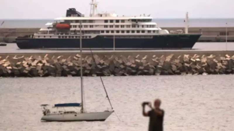 Passengers from hantavirus-hit cruise ship begin leaving UK isolation