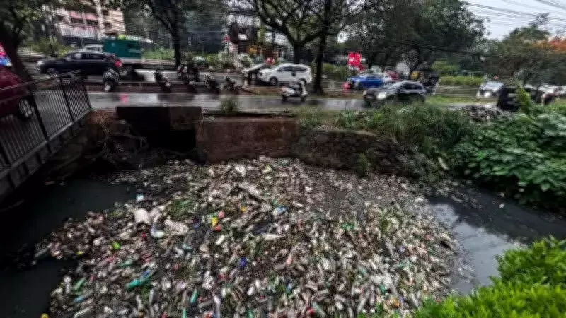 Plastic Waste Crisis in Kochi Canal Worsens After Barrier Removal