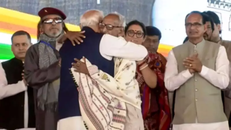 PM Modi Hugs 98-Year-Old BJP Veteran Makhanlal Sarkar at West Bengal Swearing-In