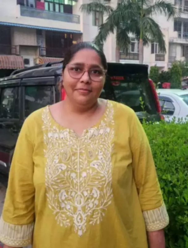 Police officer helps woman reach exam centre amid traffic jam in Moradabad