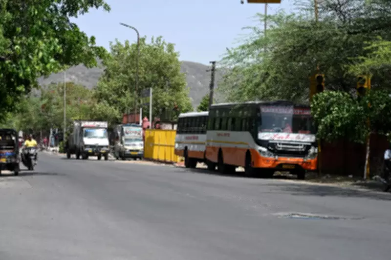Private Buses Halt Illegally on Shanti Path, Worsening Jaipur Traffic Congestion