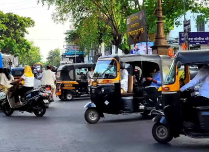 Pune Auto Drivers' Reckless Driving Raises Safety Concerns for Commuters