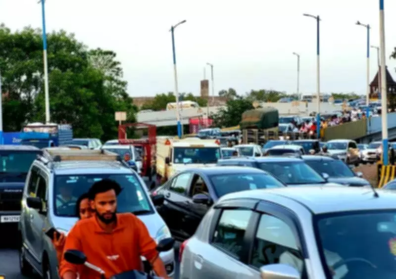 Pune's CoEP Flyover Traffic Change Causes Jams, Long Detours for Commuters
