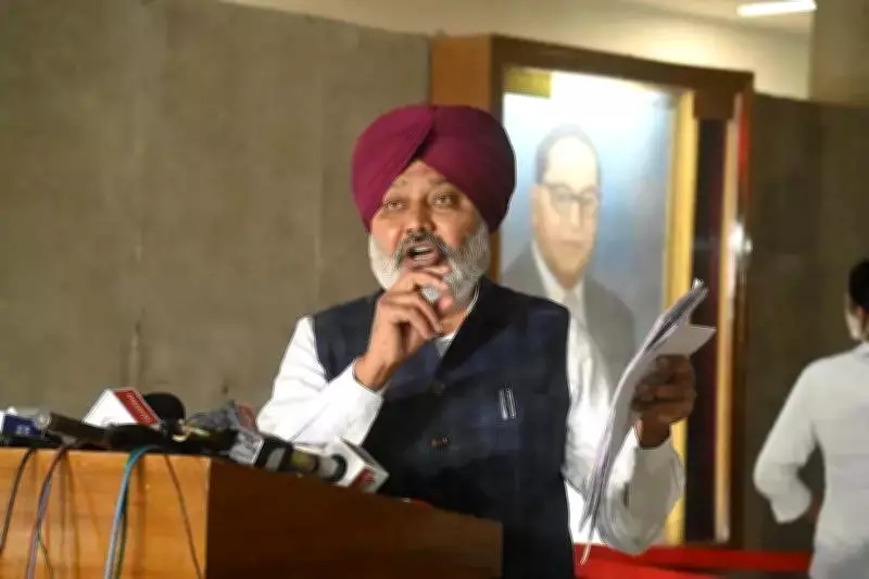 Punjab Minister Slams Centre for Rs 994 Hike in Commercial Gas Cylinder Prices